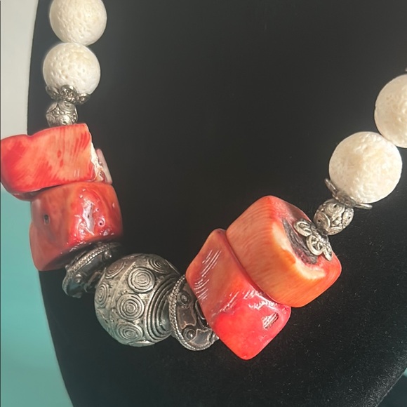 Vintage Chunky Raw Red Coral, White Coral and Tibetan Silver Bead Boho Necklace - Picture 5 of 6